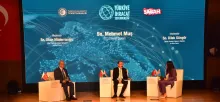 Handelsminister Mehmet Muş (r) während des vierten Türkiye-Gipfels zur Exportmobilisierung, organisiert von der Turkuvaz Media Group, in Gaziantep im Südosten von Türkiye, 2. September 2022.